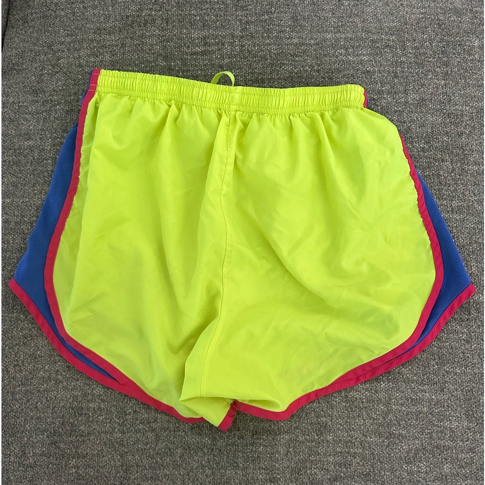 Women’s Nike shorts - Picture 2 of 3